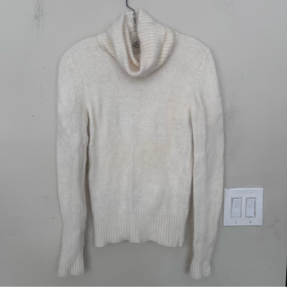 IQ collection wool anhora Cozy White Turtleneck Sweater. Size Large